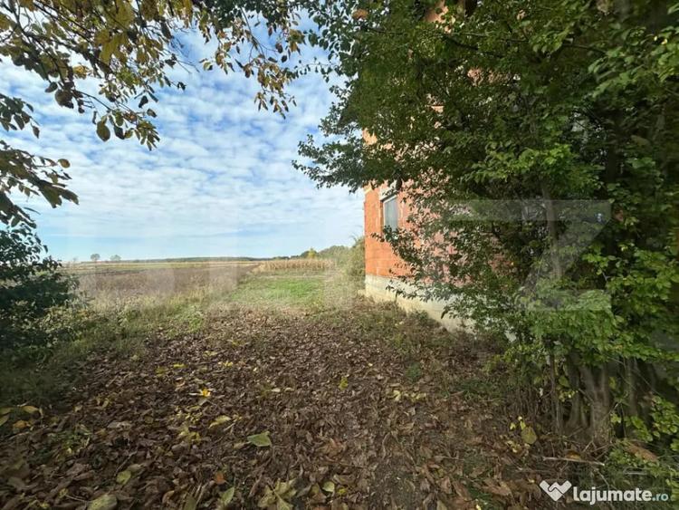Casă cu 3 camere cu Teren 4075 Mp în Central