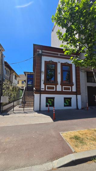 Strada Mircea cel Batran - Casa demisol (58mp)+parter (69mp) /teren 150 mp - 2