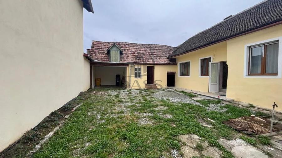 Casă individuală cu 2 camere cu Canalizare în Central