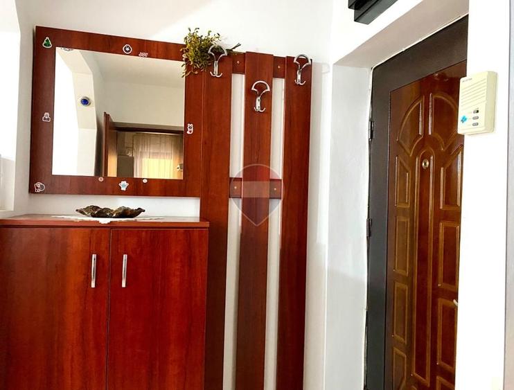 Închiriez apartament cu 2 camere str. CLOȘCA - CETATE - 2