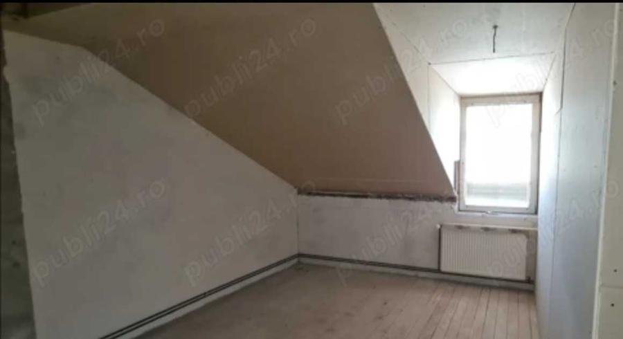 Casă cu 4 camere în Poienița