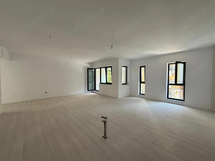 Apartament cu 3 camere decomandat în Nerva Traian