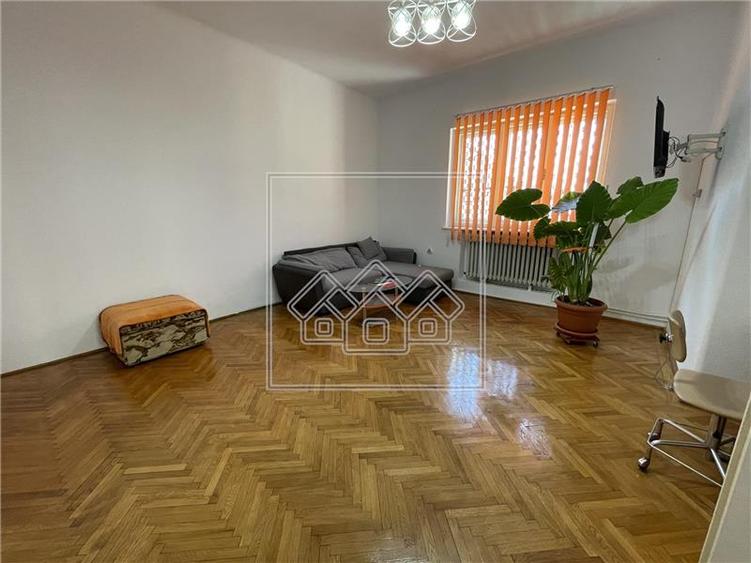 Apartament cu 4 camere circular în Central