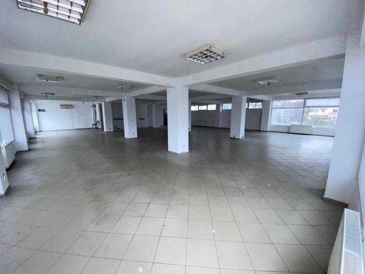 Spațiu comercial, de 300 mp, în Central