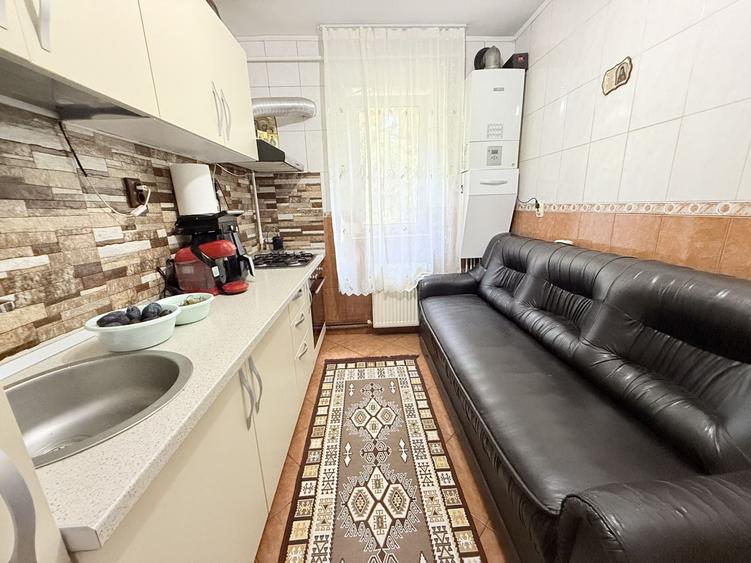 Apartament cu 2 camere semidecomandat, mobilat în Central