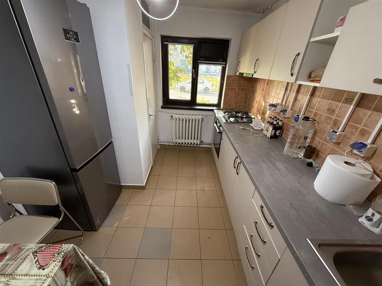 Apartament cu 3 camere decomandat în Hala Centrală