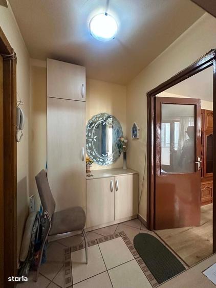 Apartament cu 3 camere semidecomandat în Careiului
