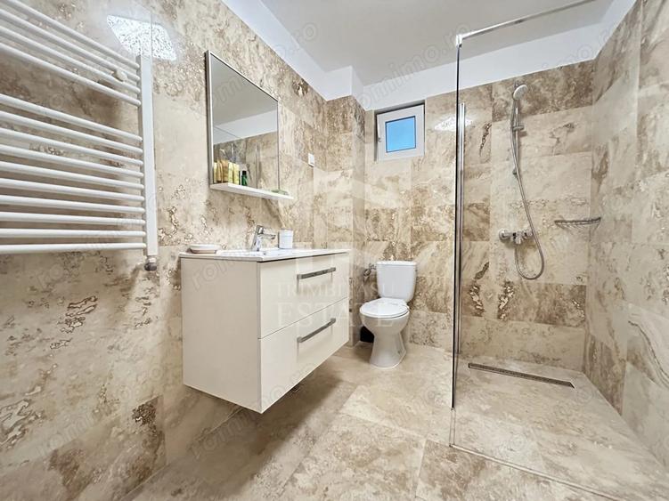 Casă cu 12 camere cu Teren 608 Mp în Central