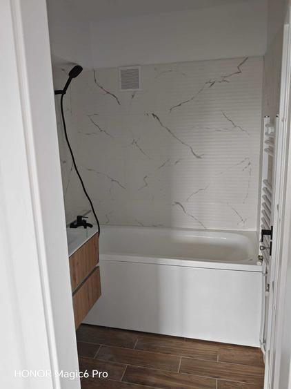 Apartament cu 3 camere semidecomandat în Splai Bahlui