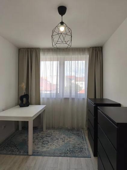 Apartament cu 3 camere semidecomandat în Semicentral