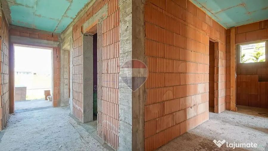 Casă cu 4 camere cu Teren 500 Mp în Cristian
