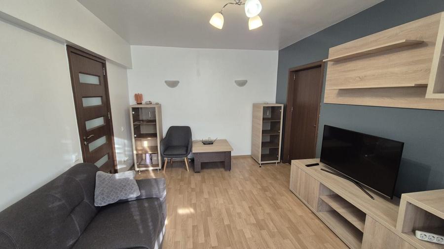 Apartament cu 3 camere semidecomandat, mobilat în Giurgiului