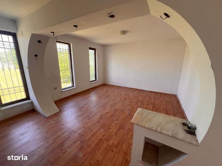 Casă cu 4 camere în Aurești