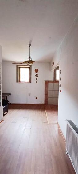 Apartament cu 4 camere semidecomandat în Central