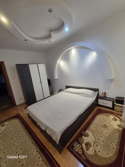 Apartament cu 3 camere decomandat în Stadion
