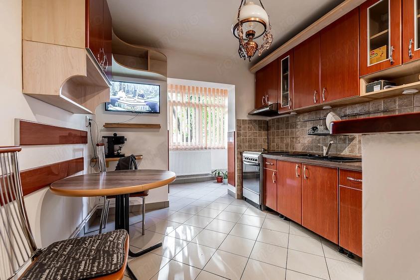 Apartament cu 4 camere semidecomandat în Miorița