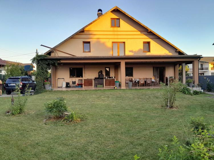 Casă cu 4 camere în Săsar