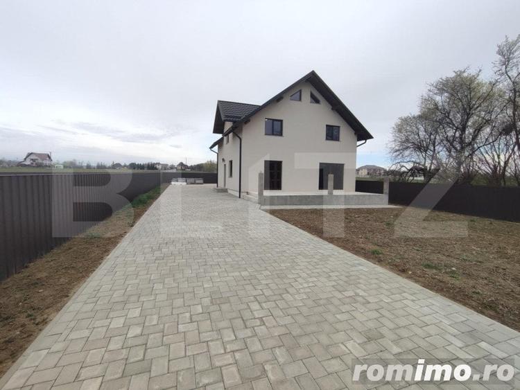 Casă cu 4 camere cu Teren 2500 Mp în Horodnic