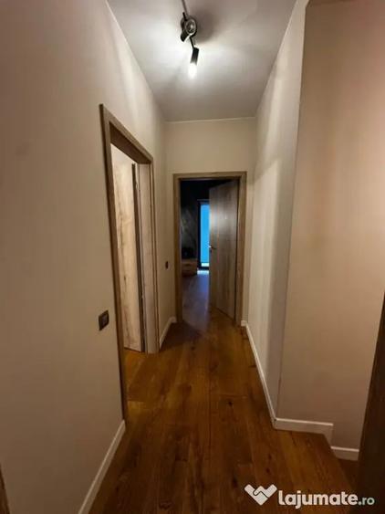 Apartament cu 3 camere decomandat în Gruia