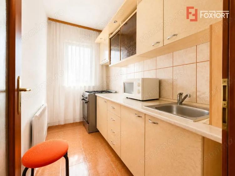 Apartament cu 3 camere semidecomandat în Aurel Vlaicu