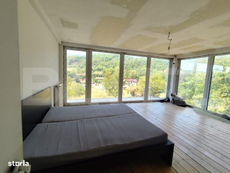Casă cu 3 camere cu Teren 32687 Mp în Gurasada