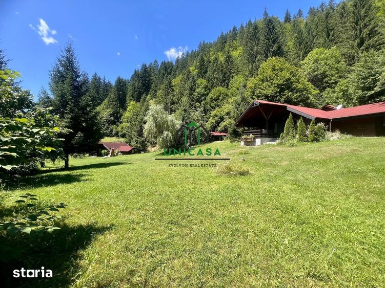 Casă cu 7 camere cu Teren 2560 Mp în Voineasa