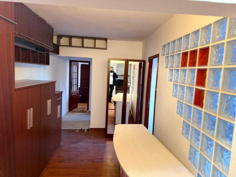 Apartament cu 2 camere semidecomandat în Albești