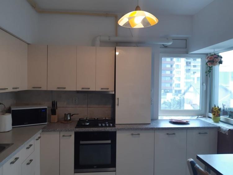 Apartament cu 2 camere semidecomandat, mobilat în Tomis Nord