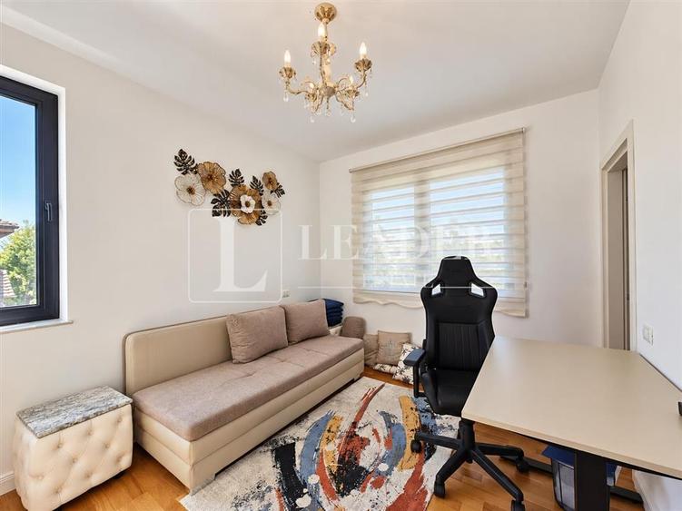 Casă cu 5 camere cu Teren 400 Mp în Pipera