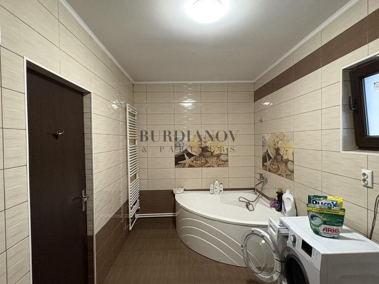 Casă individuală cu 7 camere cu Canalizare în Islaz