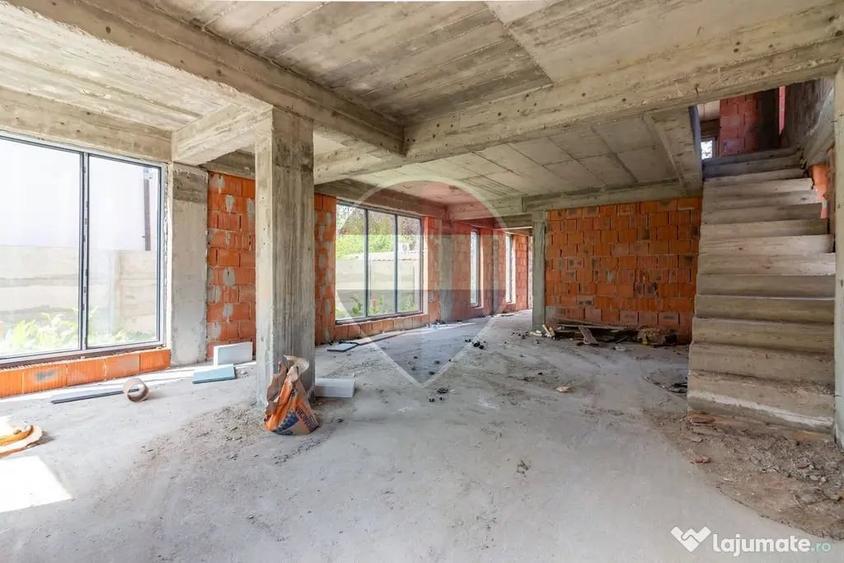 Casă cu 5 camere cu Teren 264 Mp în Central