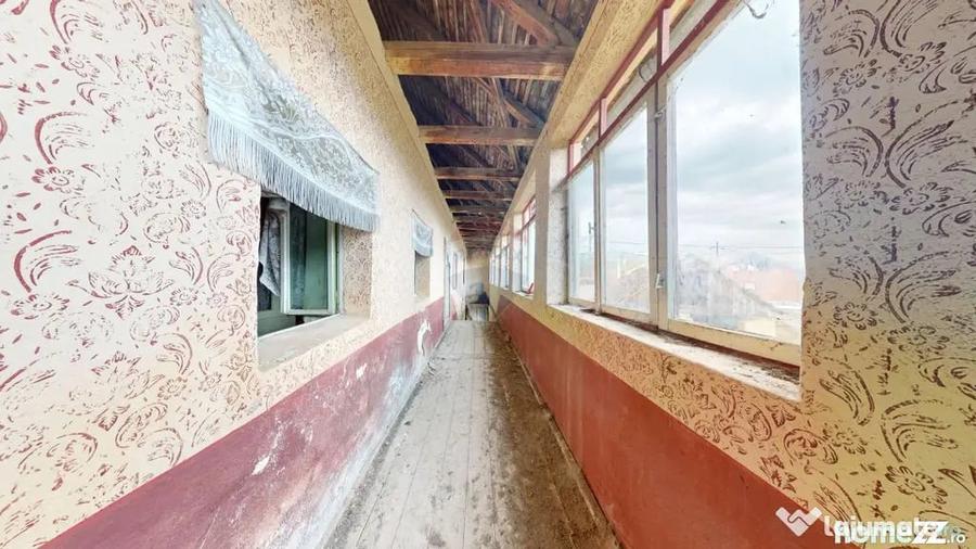 Casă cu 7 camere cu Teren 1044 Mp în Jibert