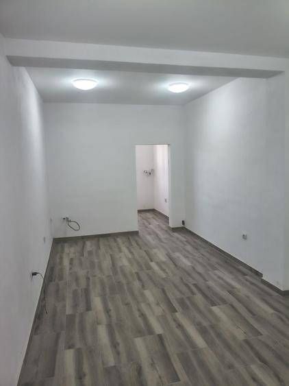 Spațiu comercial, de 25 mp, în Central