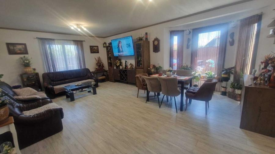 Casă cu 4 camere în Stupini