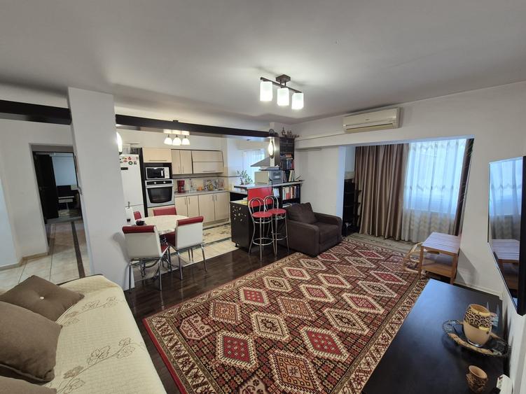 Apartament cu 3 camere decomandat în Nicolina