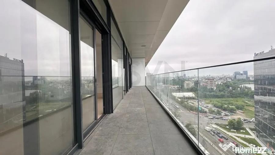 Apartament cu 4 camere semidecomandat în Floreasca