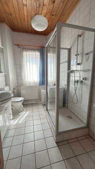 Casă individuală cu 6 camere cu Canalizare în Bartolomeu