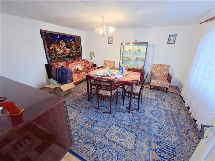 Casă cu 3 camere cu Teren 549 Mp în 9 Mai