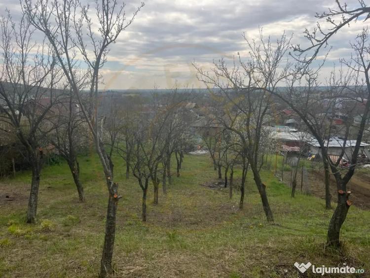 Teren de 2200 mp, în Călinești