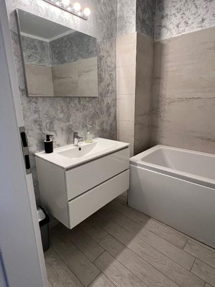 Apartament cu 3 camere semidecomandat în Mihai Bravu