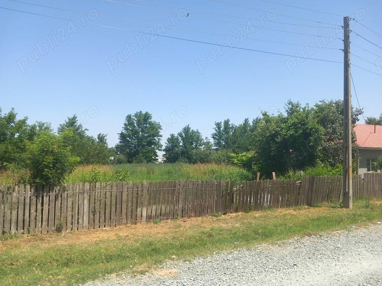 Casă cu 2 camere cu Teren 2700 Mp în Făcăeni