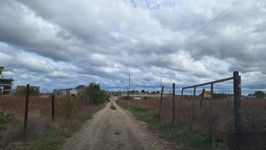 Teren Construcții intravilan de 550 mp, în Est
