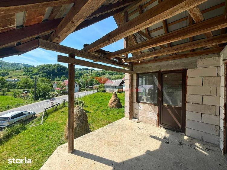 Casă cu 3 camere cu Teren 900 Mp în Târlișua