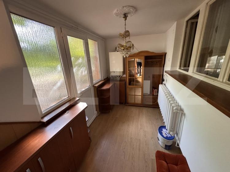 Apartament cu 3 camere decomandat, mobilat în Sărari
