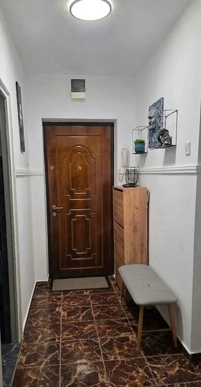 Apartament cu 3 camere decomandat în Energiei