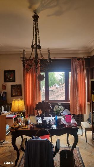Apartament cu 5 camere în Central