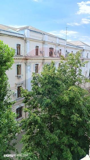 Apartament cu 3 camere semidecomandat în Gara de Nord