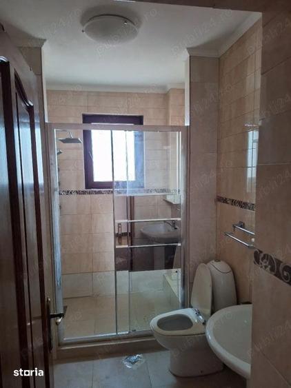 Apartament cu 3 camere decomandat, mobilat în Central