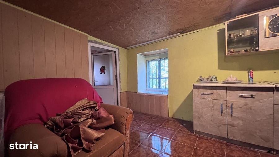 Casă cu 4 camere cu Teren 2921 Mp în Olteni