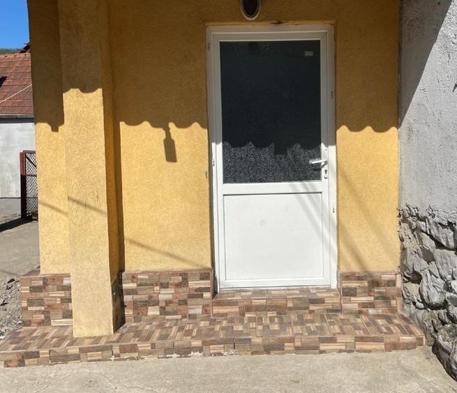 Casă cu 2 camere cu Teren 135 Mp în Mehadia
